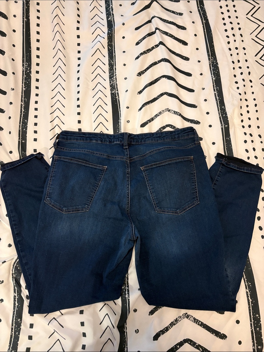 Universal Thread Women's Dark Blue Skinny Jeans - Picture 3 of 3